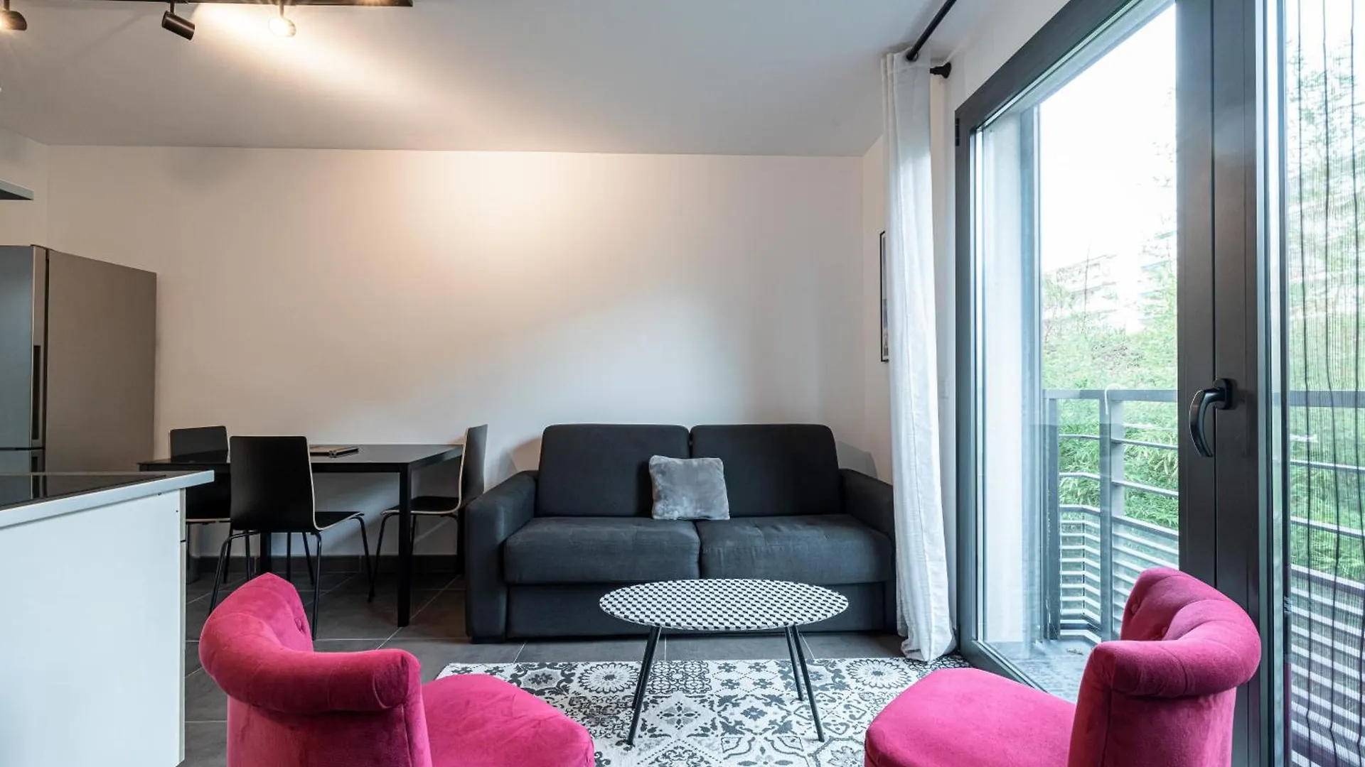 Apartment New Listing - 1 Bed Apt,Air-Con,Beach Access,Sea Antibes