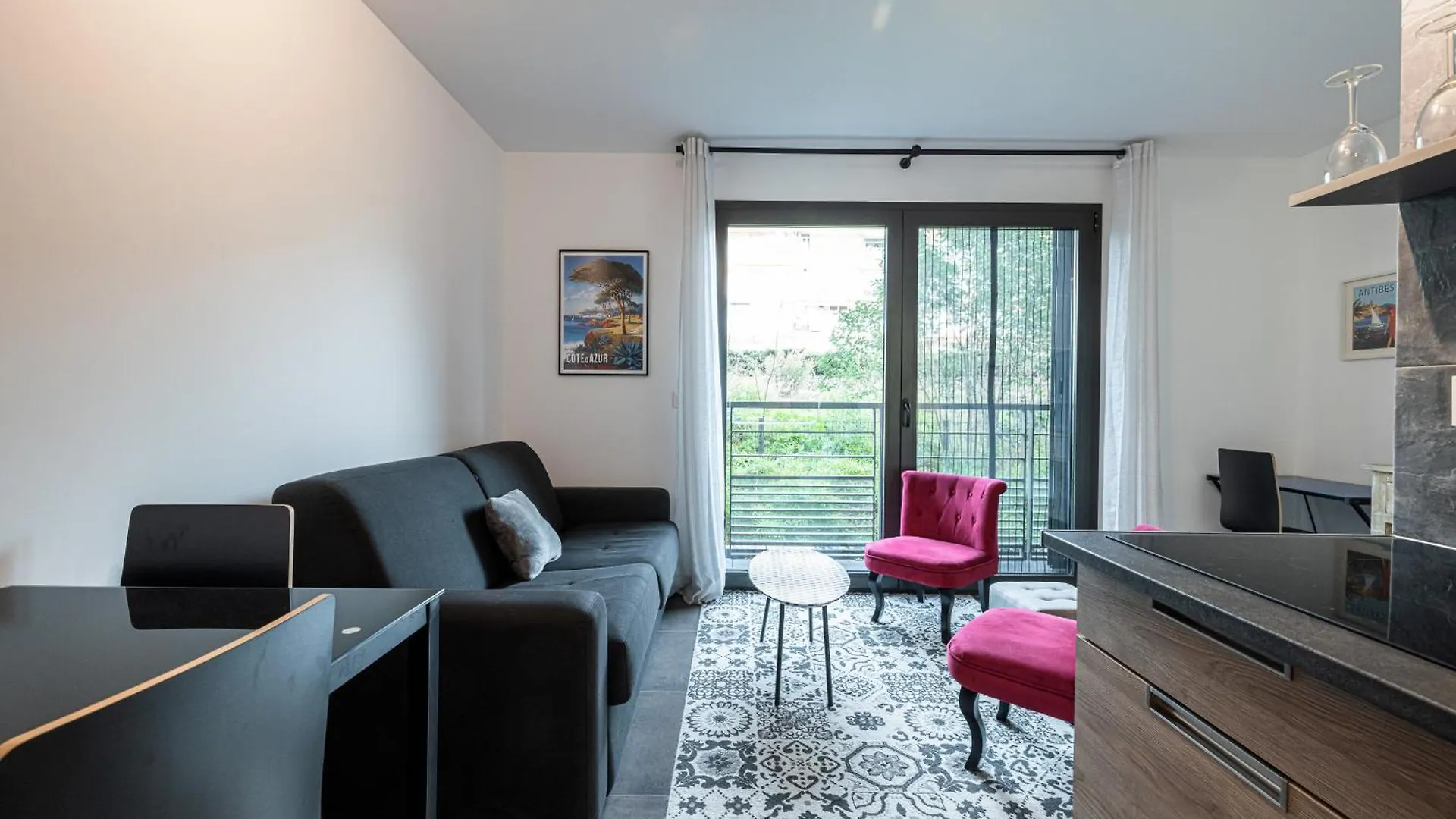 New Listing - 1 Bed Apt,Air-Con,Beach Access,Sea Antibes 0*,  France