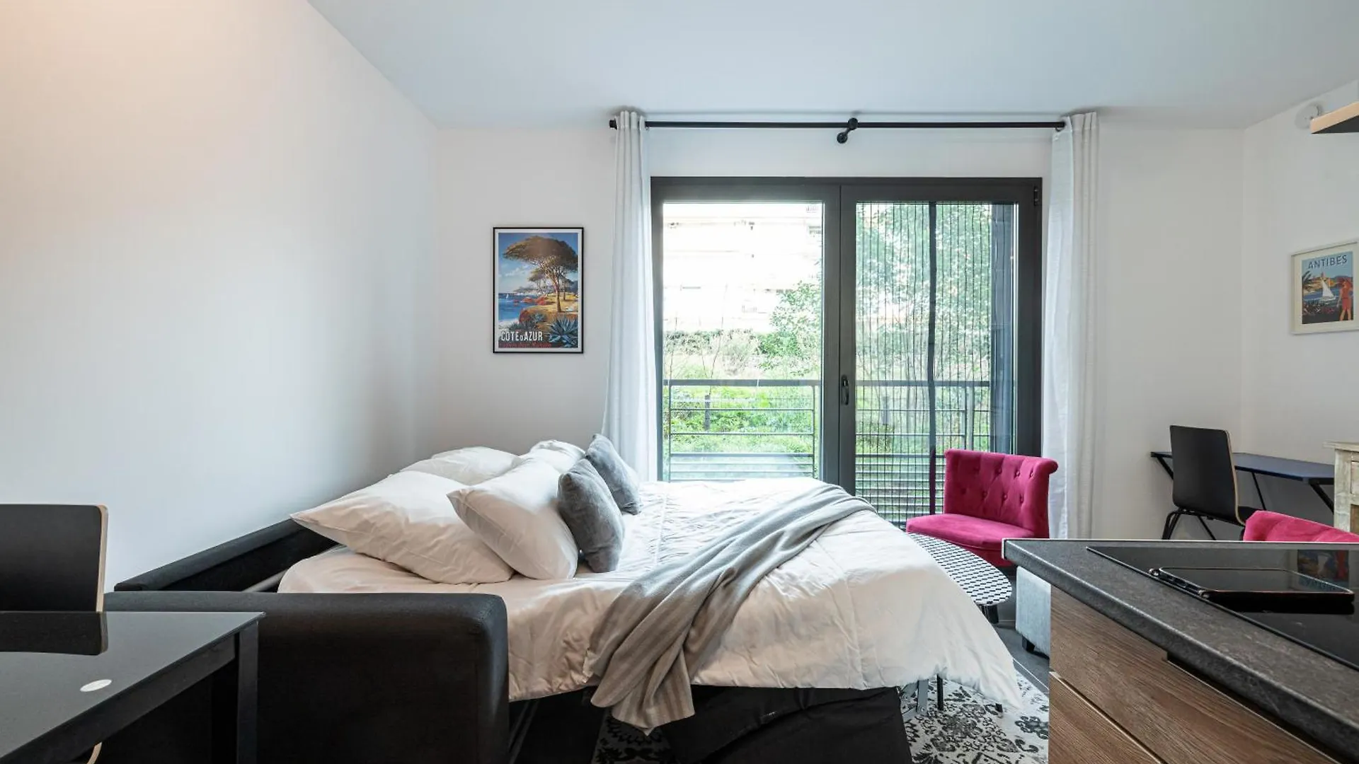 New Listing - 1 Bed Apt,Air-Con,Beach Access,Sea Antibes
